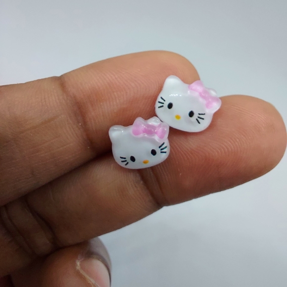 Cute Hello Kitty Stud Earrings - Picture 4 of 14